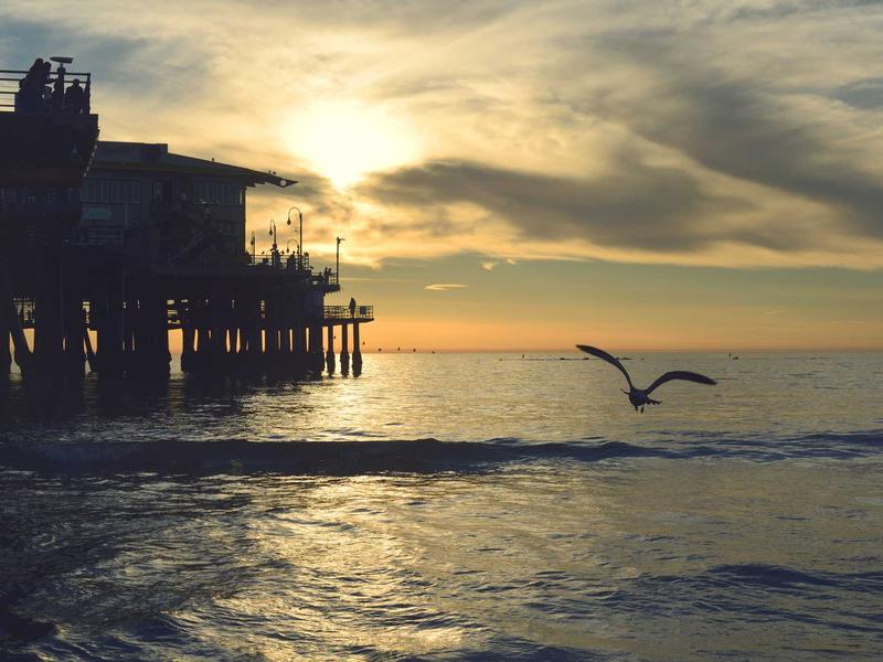 精致穷<br>axbyeqm.cn 几千块的耳机几百块的饭